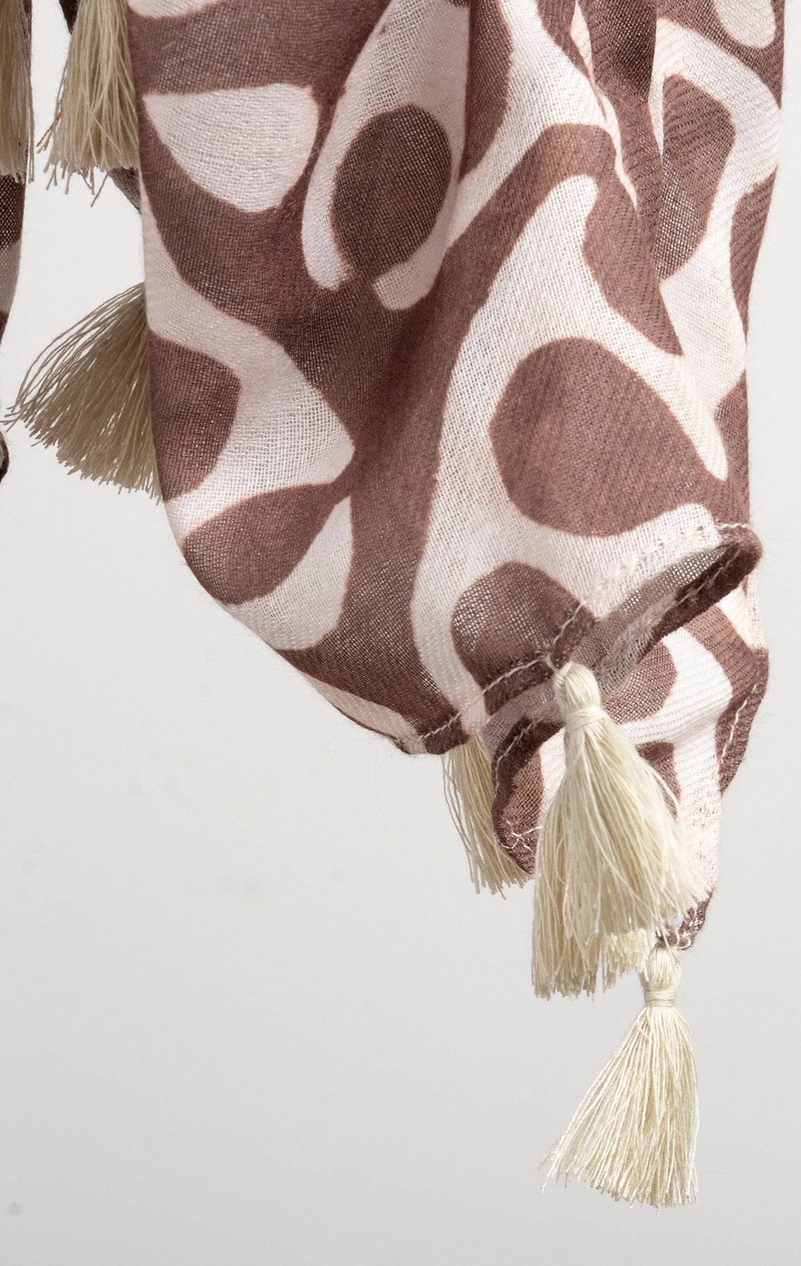 Artisanal Willow Polyester Scarf with Tassels - Bohemian Design Fashion Accessory