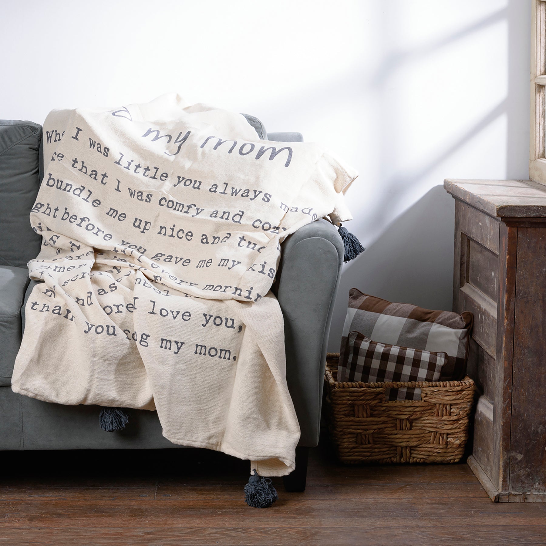 Cozy 'To My Mom' Cotton Throw Blanket with Heartfelt Poem and Tassels