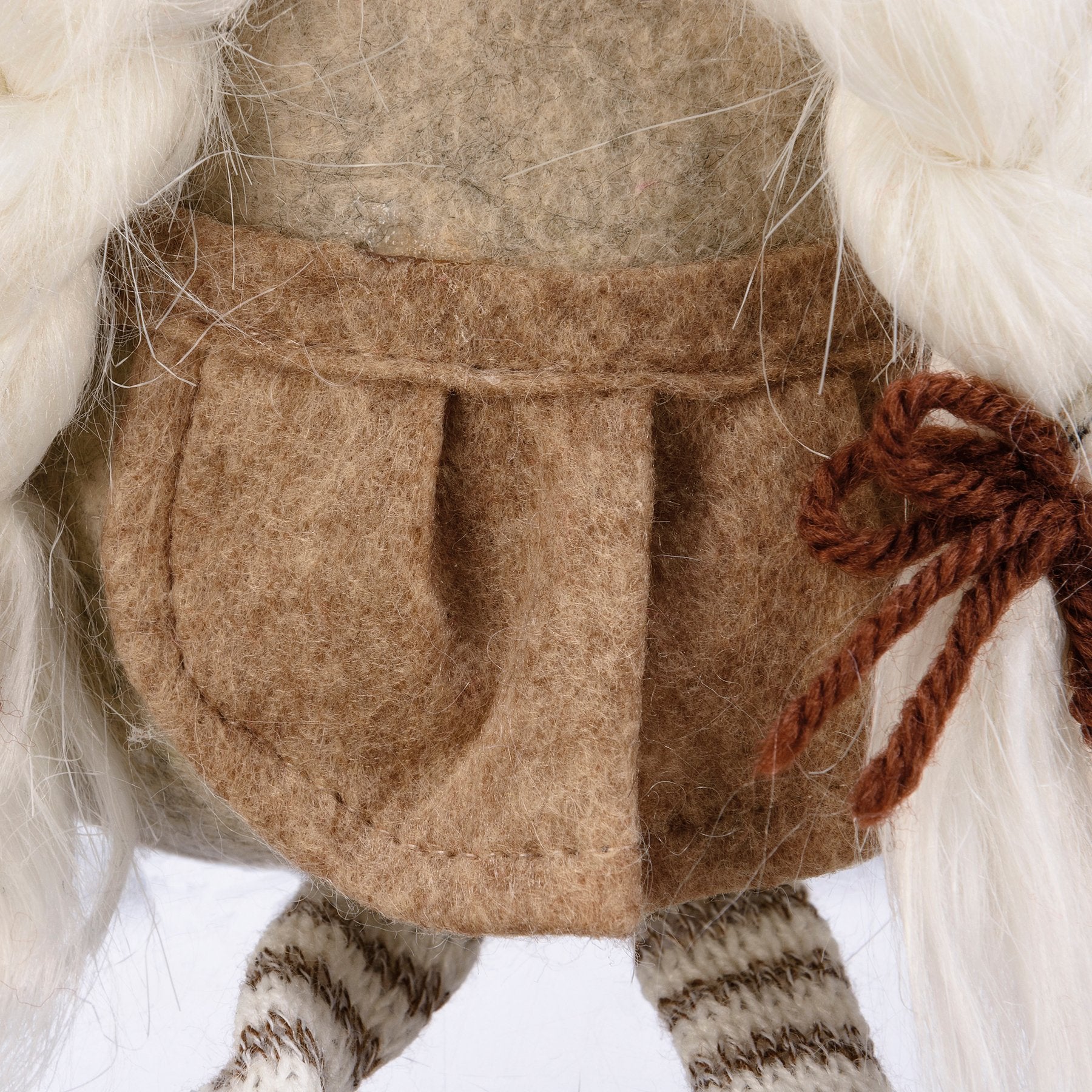 Charming Autumnal Felt Gnome Couple Sitter Set: Whimsical Fall Home Decor Figurines