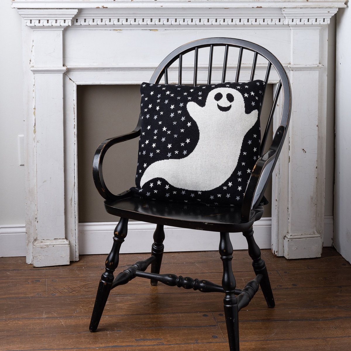 Friendly Ghost Knit Cotton 18x18 Inch Throw Pillow - Spooky Halloween Decor