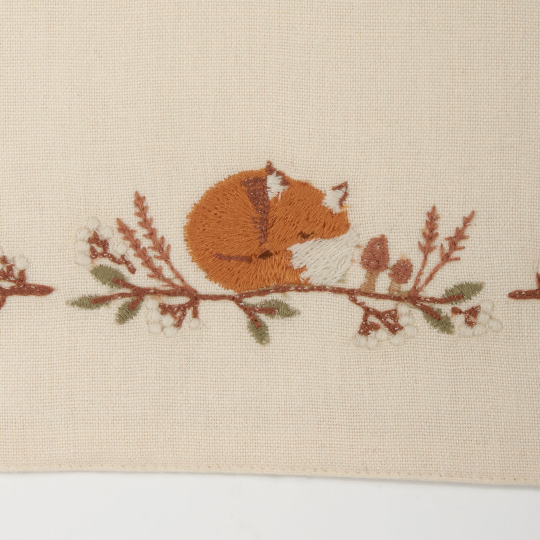 Charming Fall Friends Embroidered Cotton-Linen Table Runner for Autumn Decor