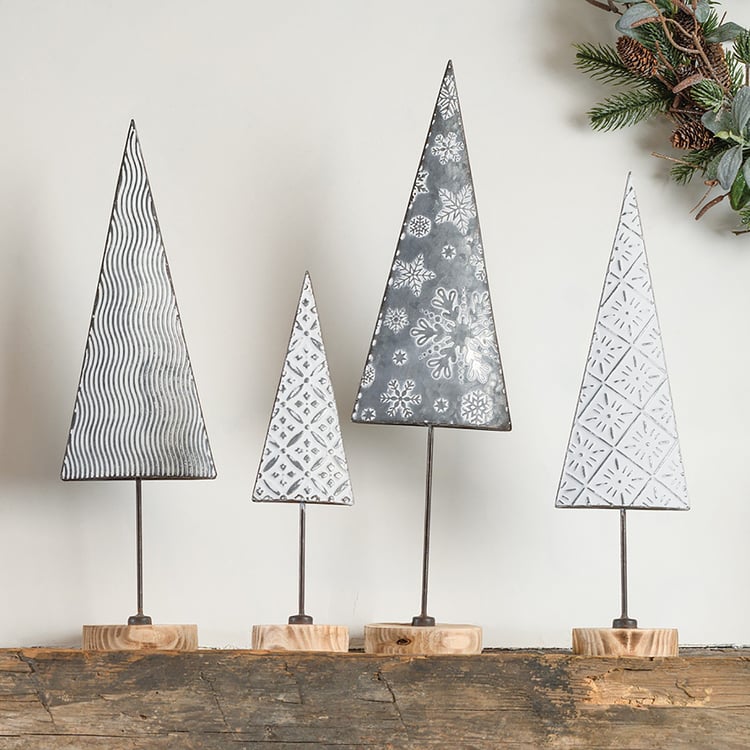 Charming Rustic Metal Star Pattern Christmas Tree Sitter Holiday Decor