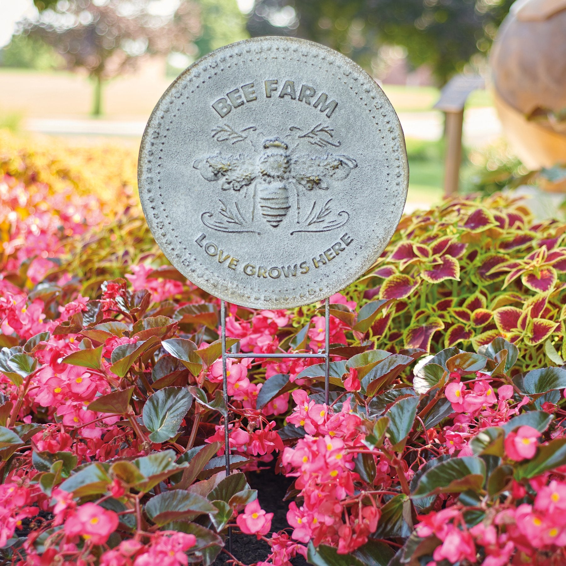 Charming Bee Farm 'Love Grows Here' Metal Garden Stake Decor