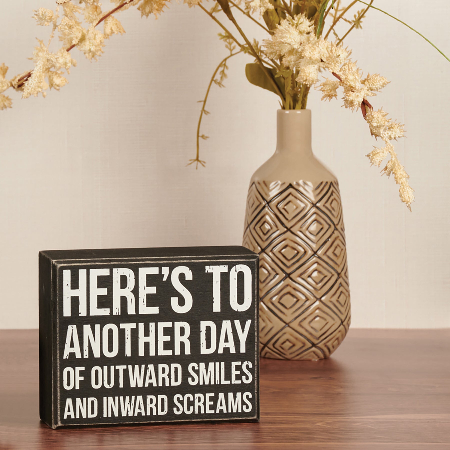 Charming Ceramic Natural Diamond Debossed Vase for Modern Home Accents