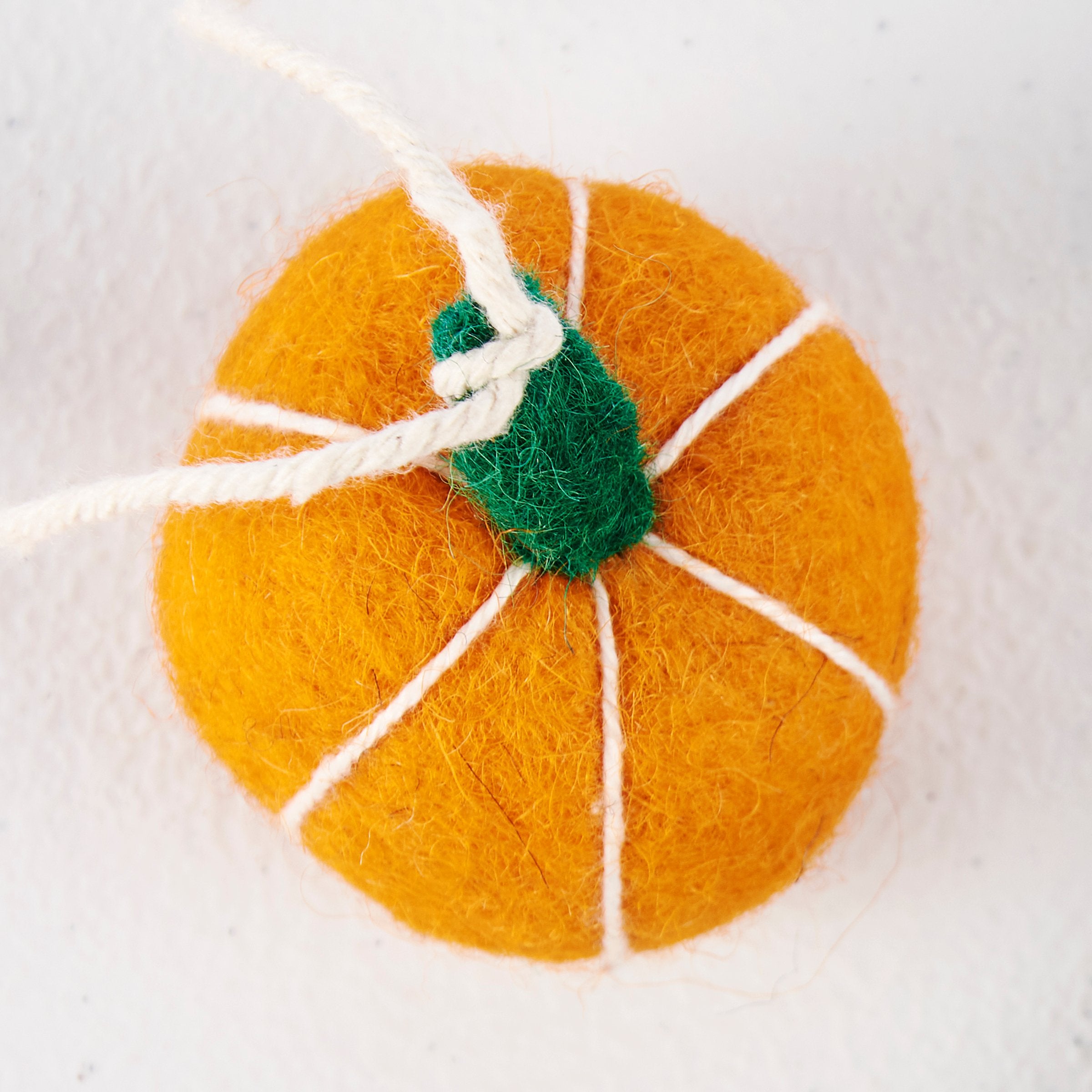 Spooky Felt Bats and Pumpkins Halloween Garland - 72-inch Seasonal Home Decor