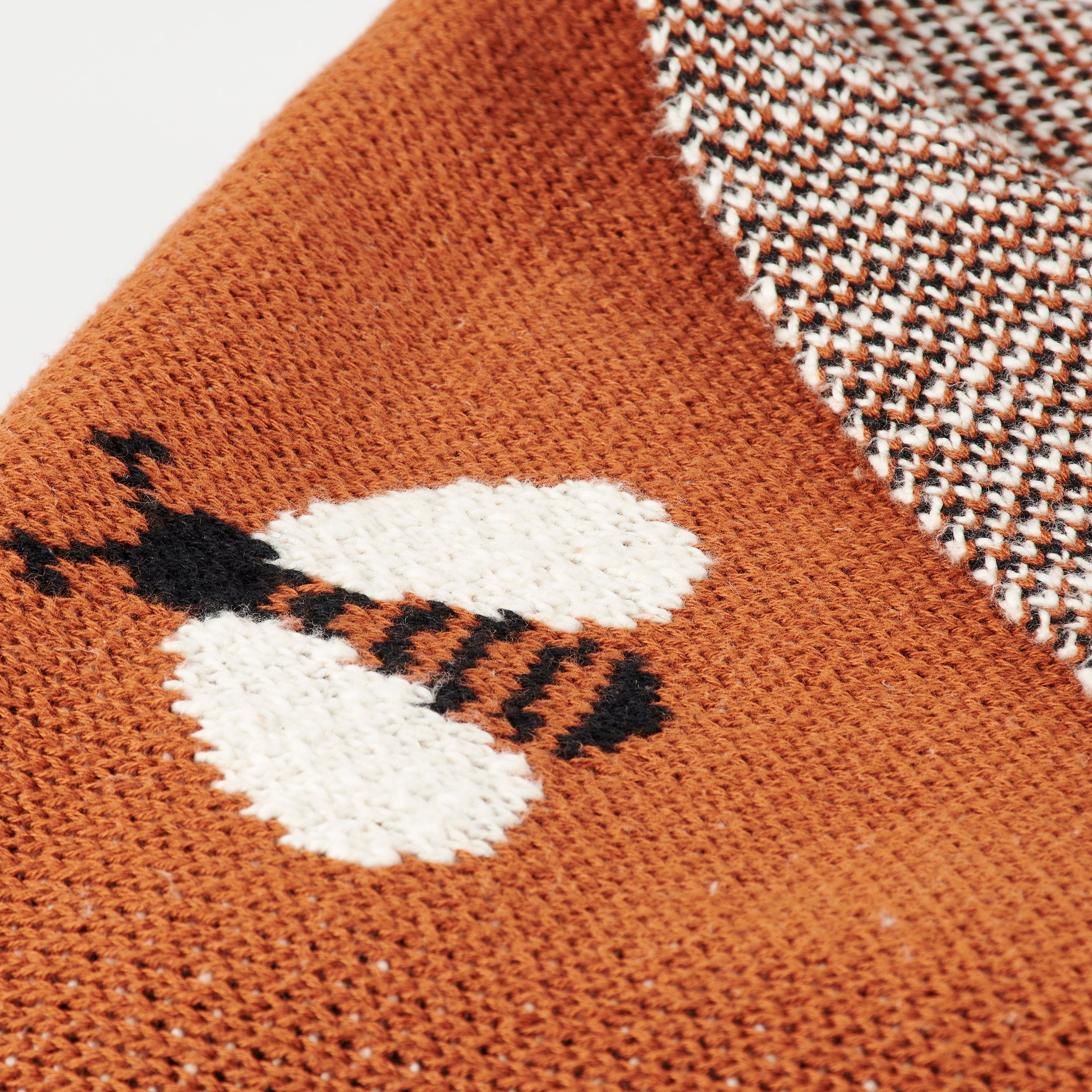 Cozy Woven Bee Throw Blanket - Soft Cotton, 50x60 Inches, Machine Washable