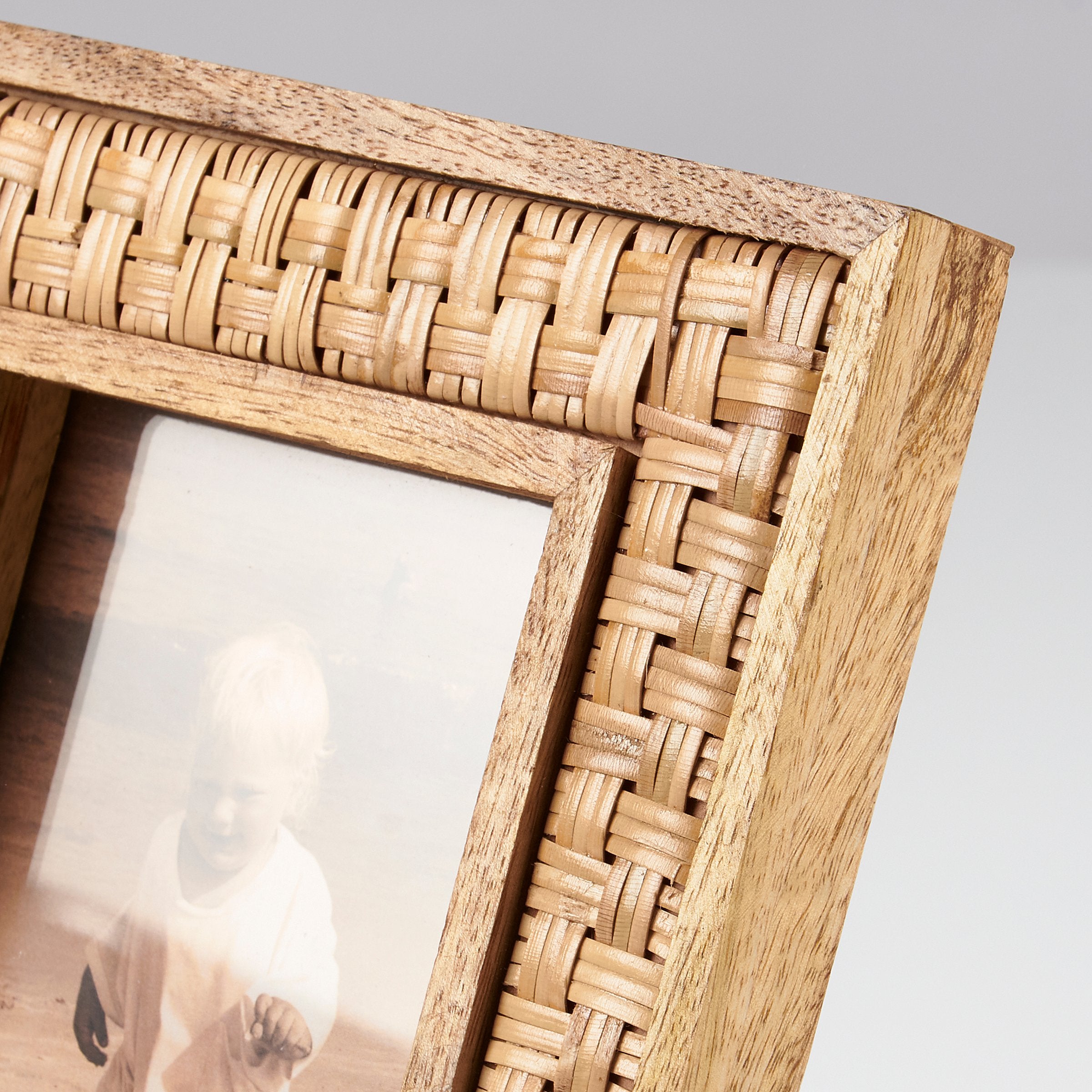 Chic Bohemian Basket Weave 4x6 Photo Frame - Natural Wood & Glass Display