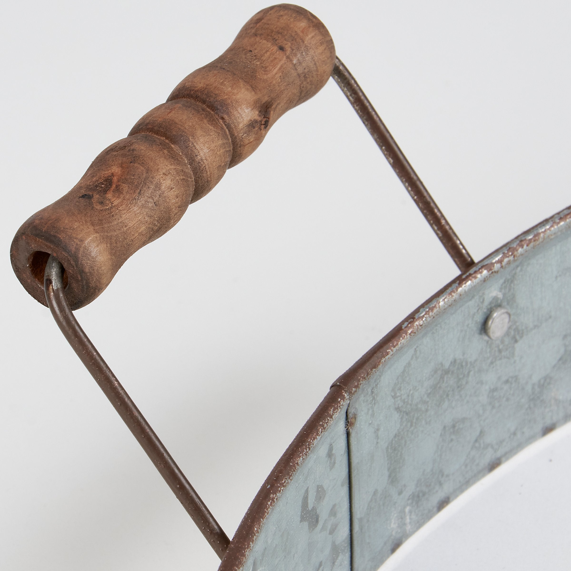 Charming Galvanized Metal Daisy Gnome Tray with Wooden Handles Home Decor