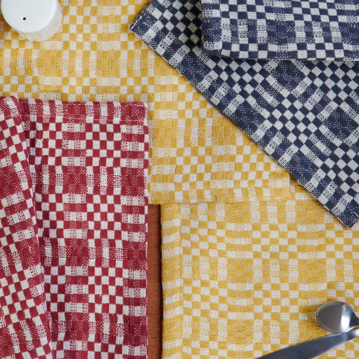 Chic Gold & Cream Checkered Cotton Placemat Set (4-Pack) for Stylish Dining
