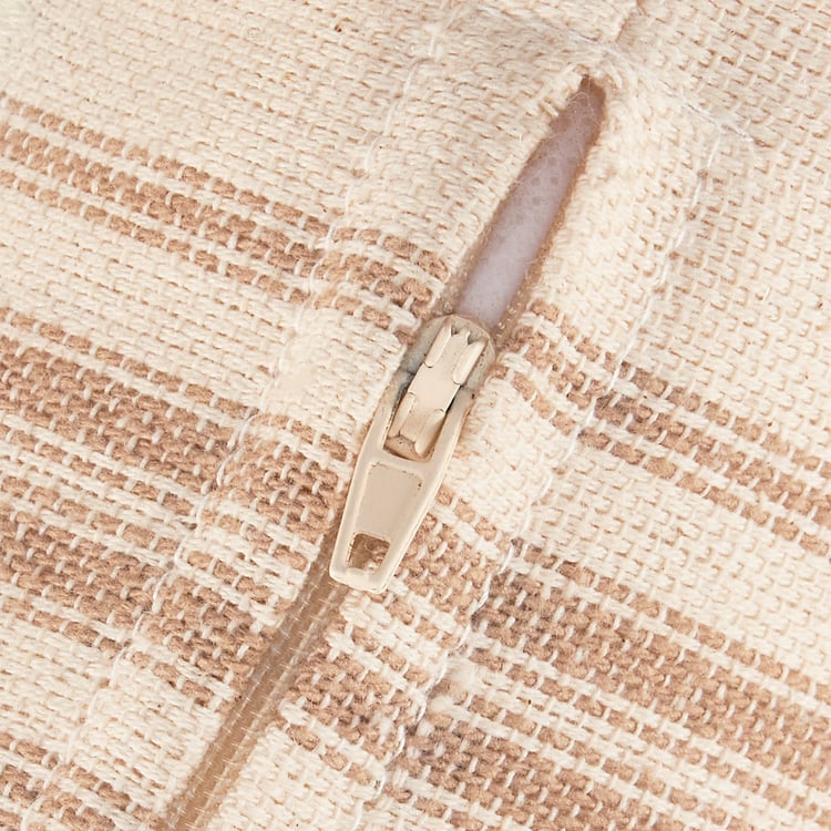 Charming White Highland Cow Farmhouse Pillow with Frayed Edges and Zipper