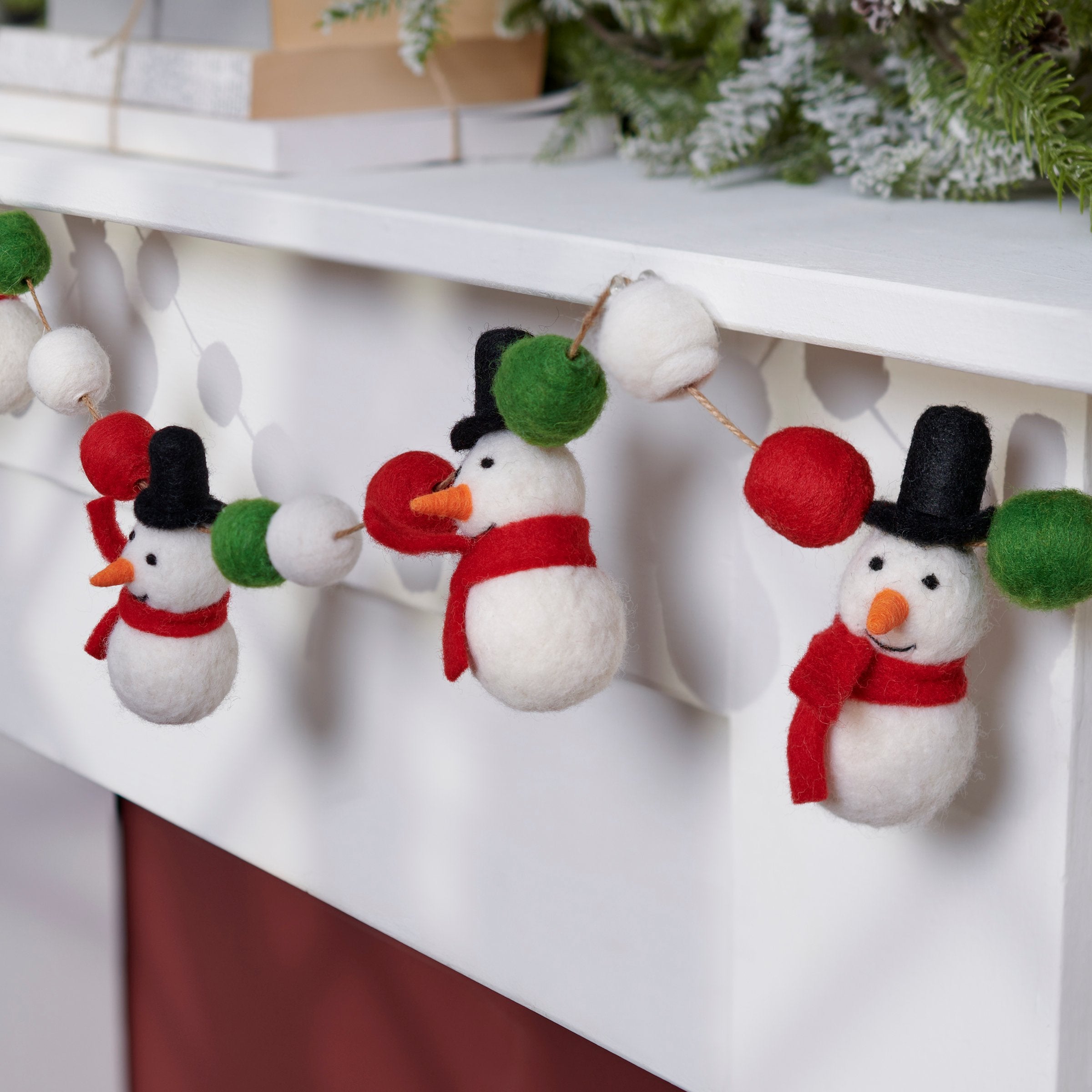 Charming Felt Snowman Christmas Garland with Festive Poms for Holiday Decor