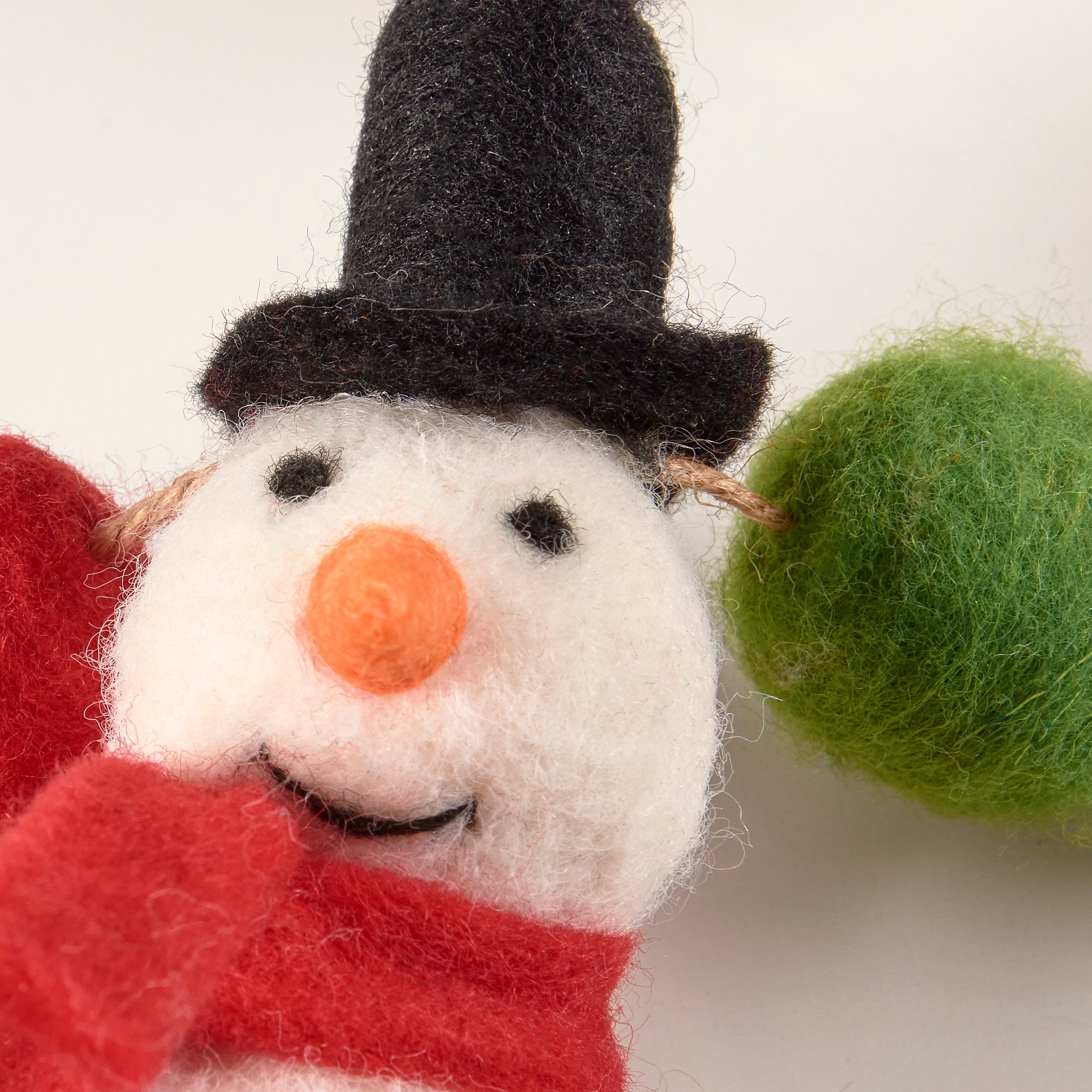 Charming Felt Snowman Christmas Garland with Festive Poms for Holiday Decor