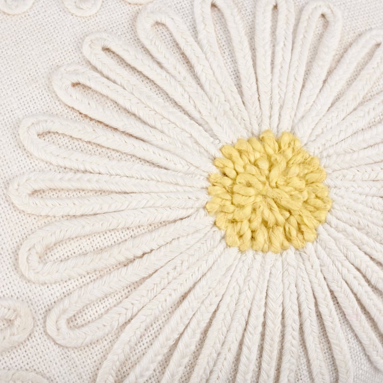 Charming Crochet Daisies Cotton Pillow with Zippered Cover & Polyester Filling