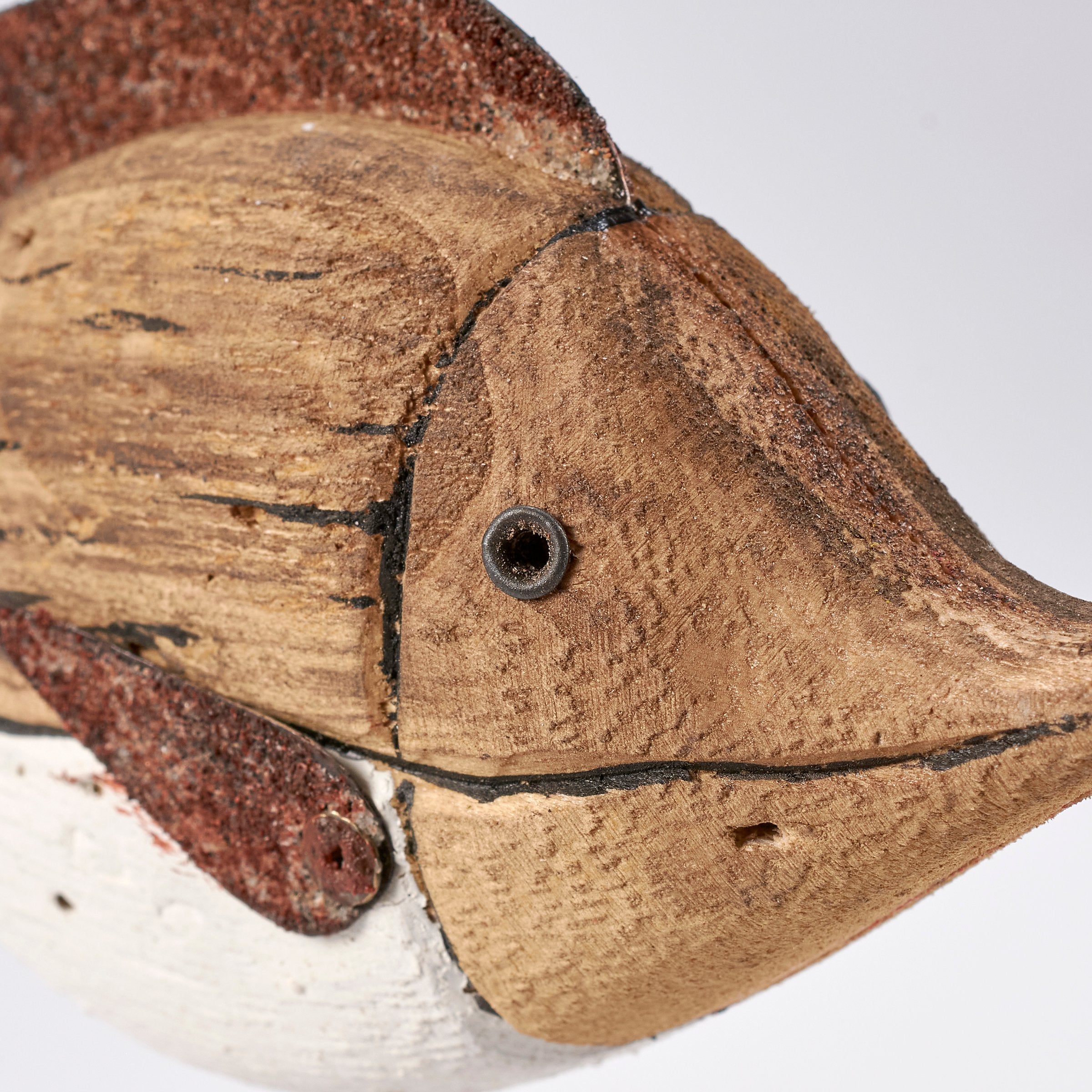 Charming Driftwood-Inspired Fish Sitter: Rustic Wood & Metal Beach Accent Decor