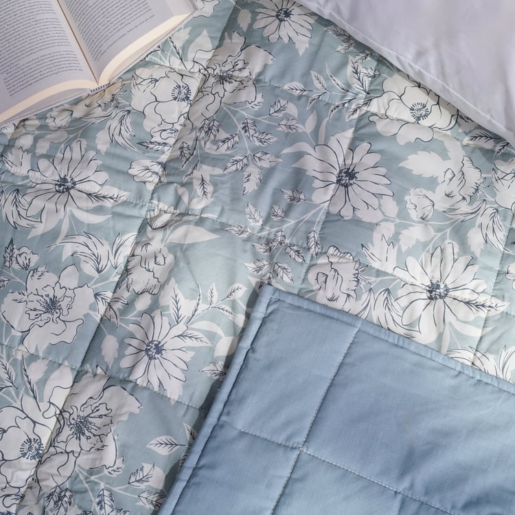 Chic Blue Floral Quilted Cotton Throw Blanket for Cozy Home Decor