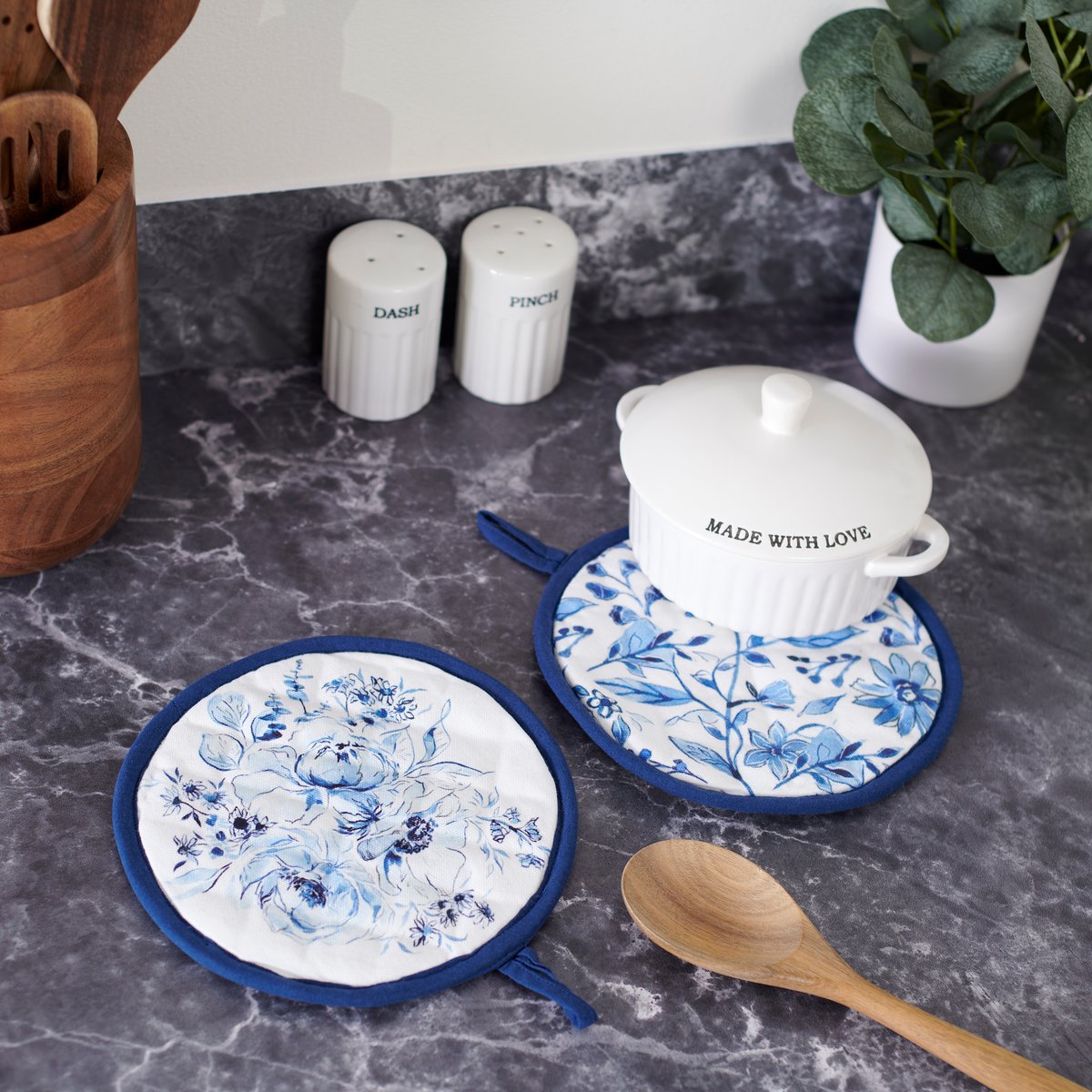 Chinoiserie Blue Florals Double-Sided Cotton Hot Pad Set for Kitchen