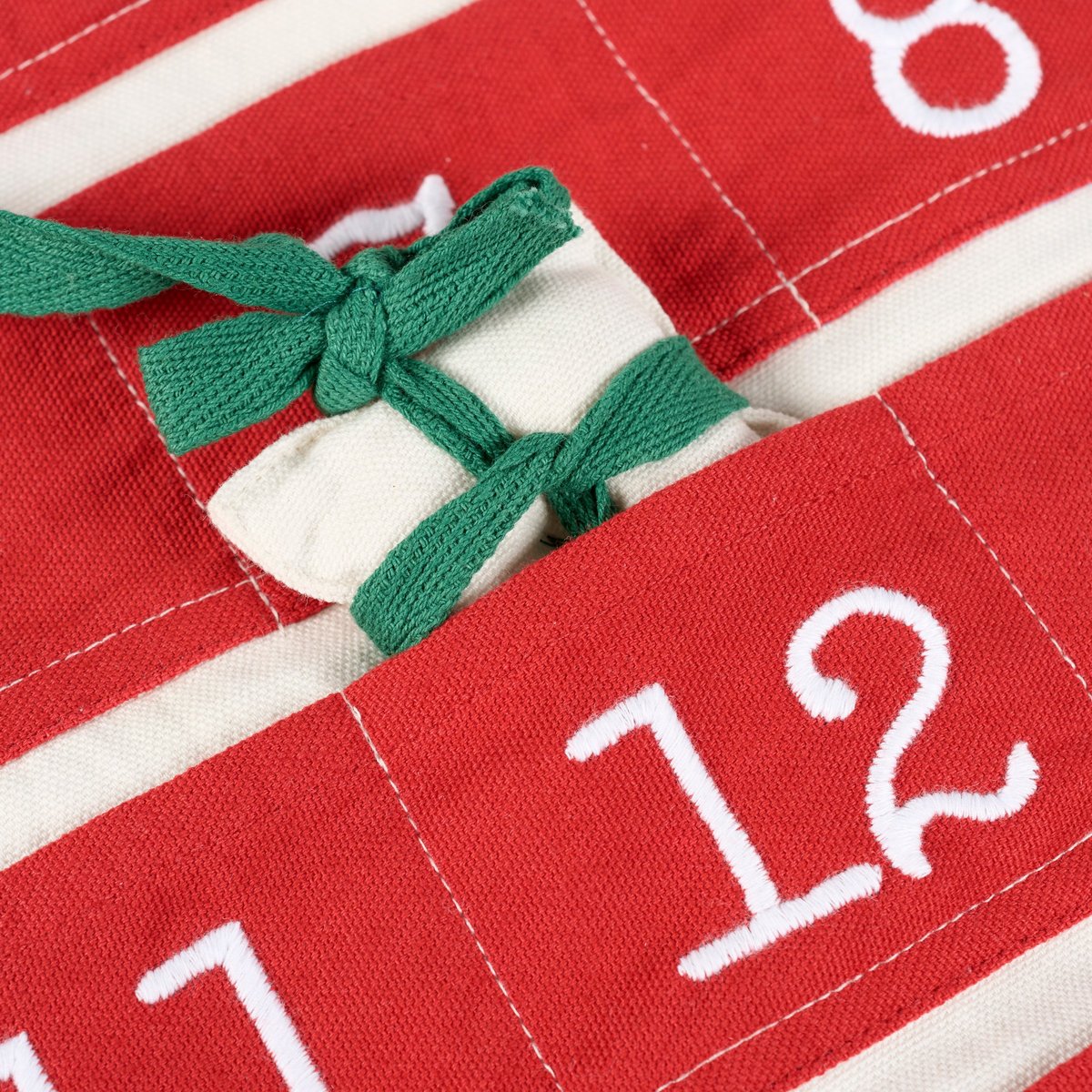 Rustic Christmas Eve Santa Wall Countdown Calendar with 25 Pockets & Ornament