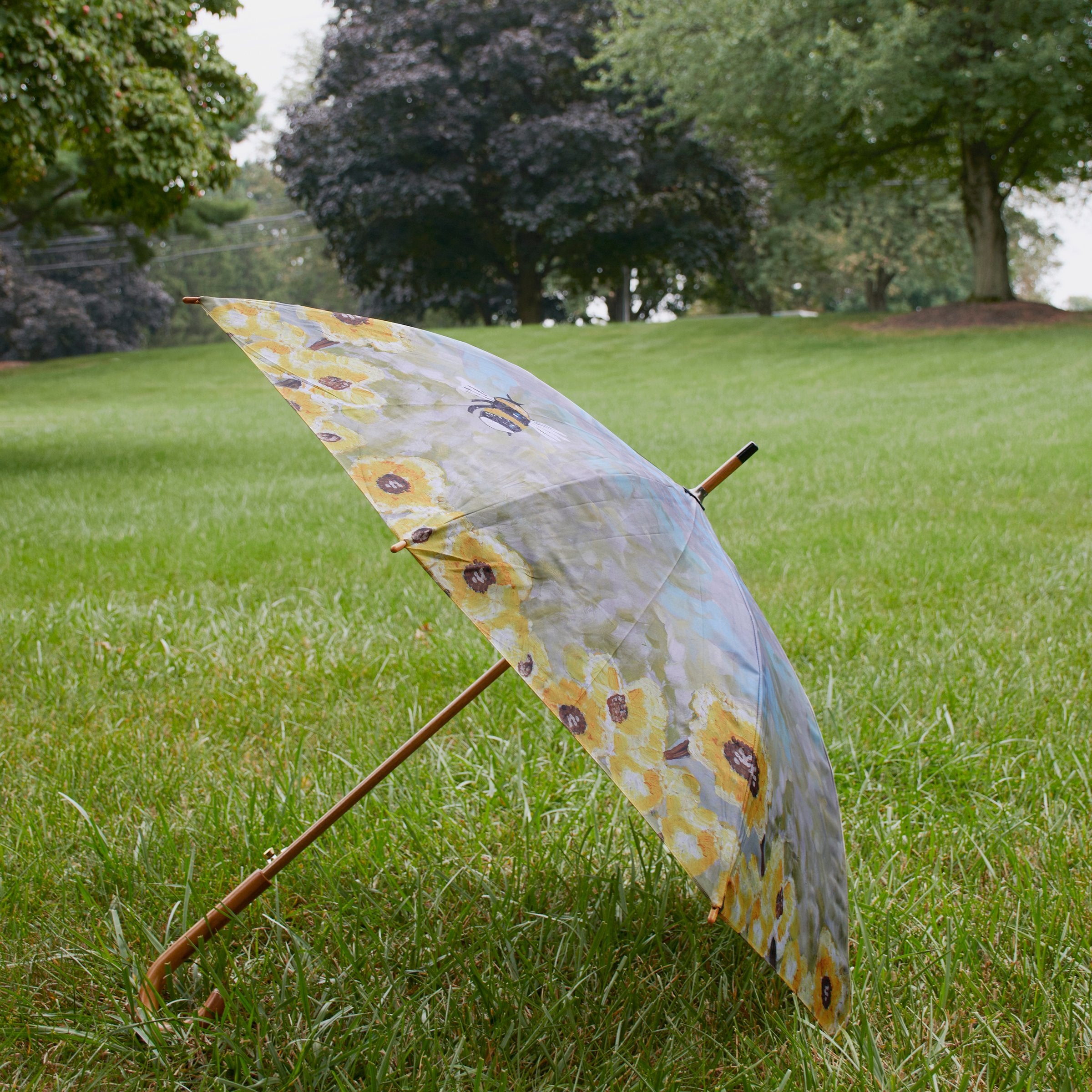 Charming Bumblebee Floral Umbrella: Durable Wood Handle, Easy-Open, Friendship Heart Art