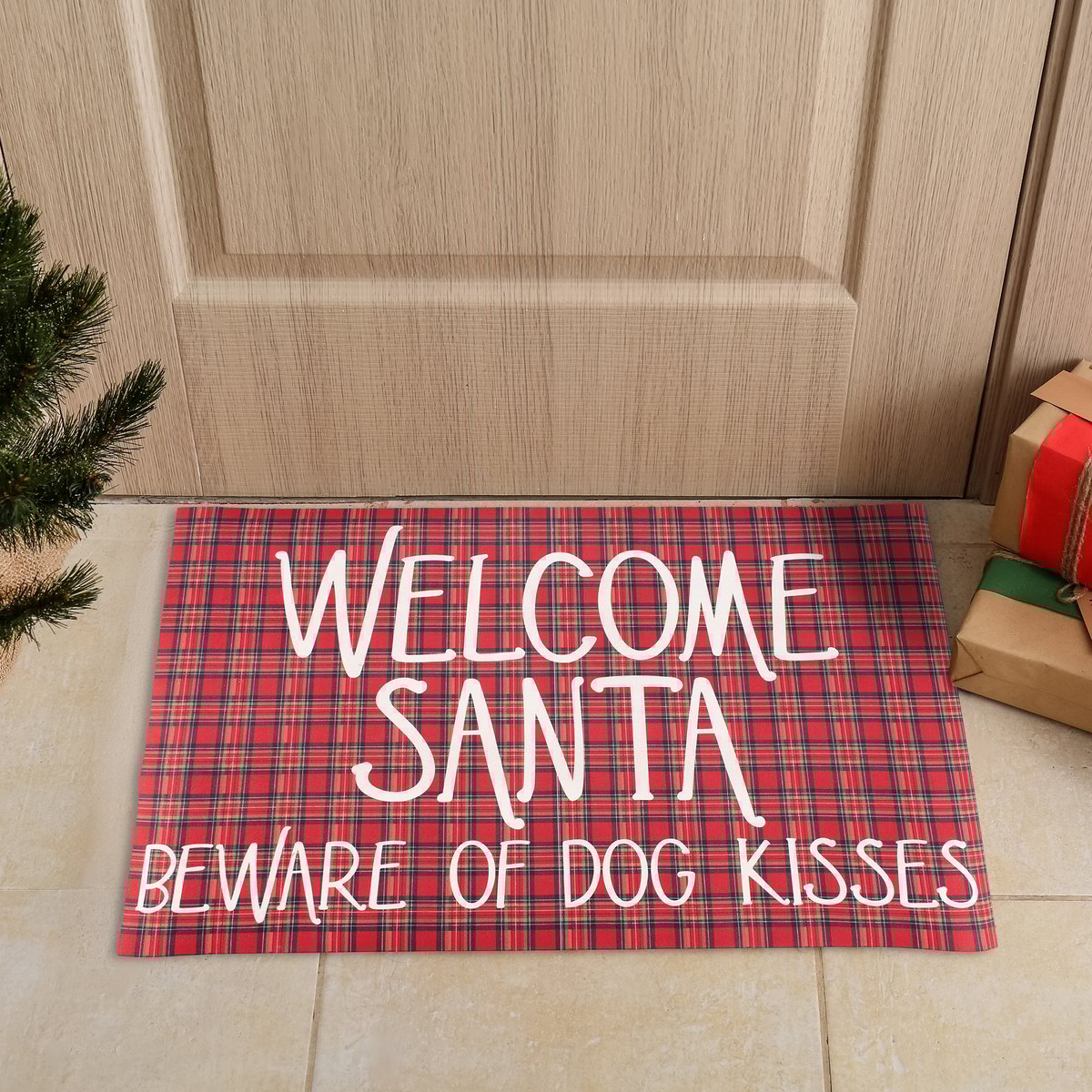 Charming Christmas Plaid Dog Kisses Rug - Indoor/Outdoor Holiday Pet Decor