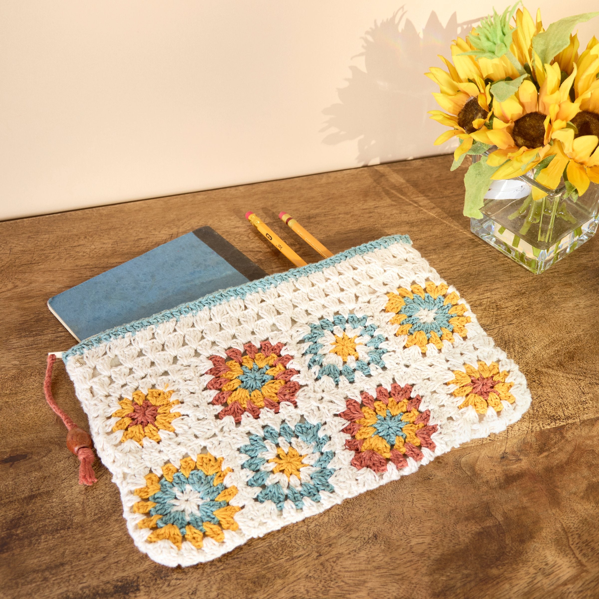 Charming Crochet Flower Zipper Pouch - Lined Cotton Bag for Everyday Essentials
