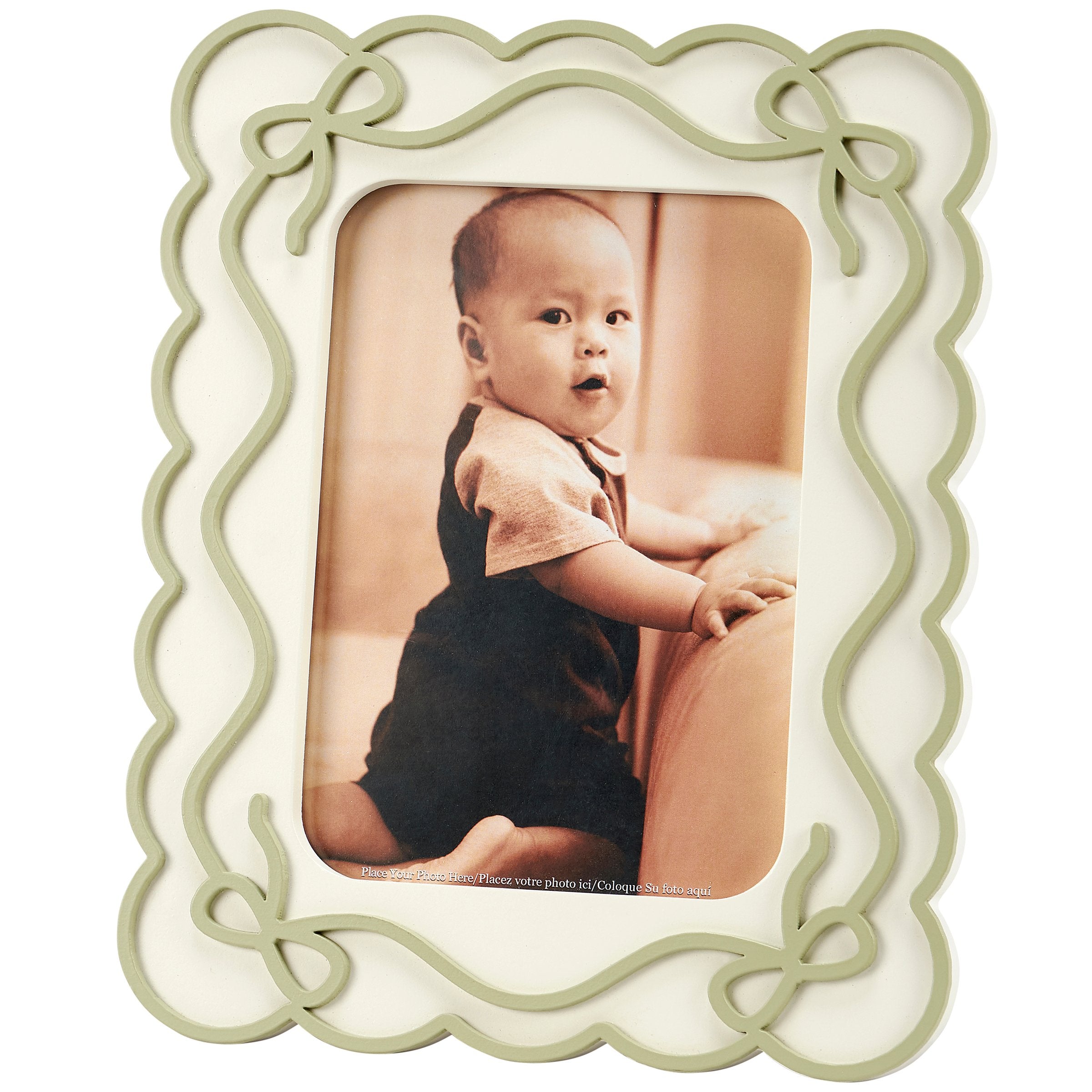 Charming Green Scalloped Photo Frame with Ribbon Detail for 5x7 Photos