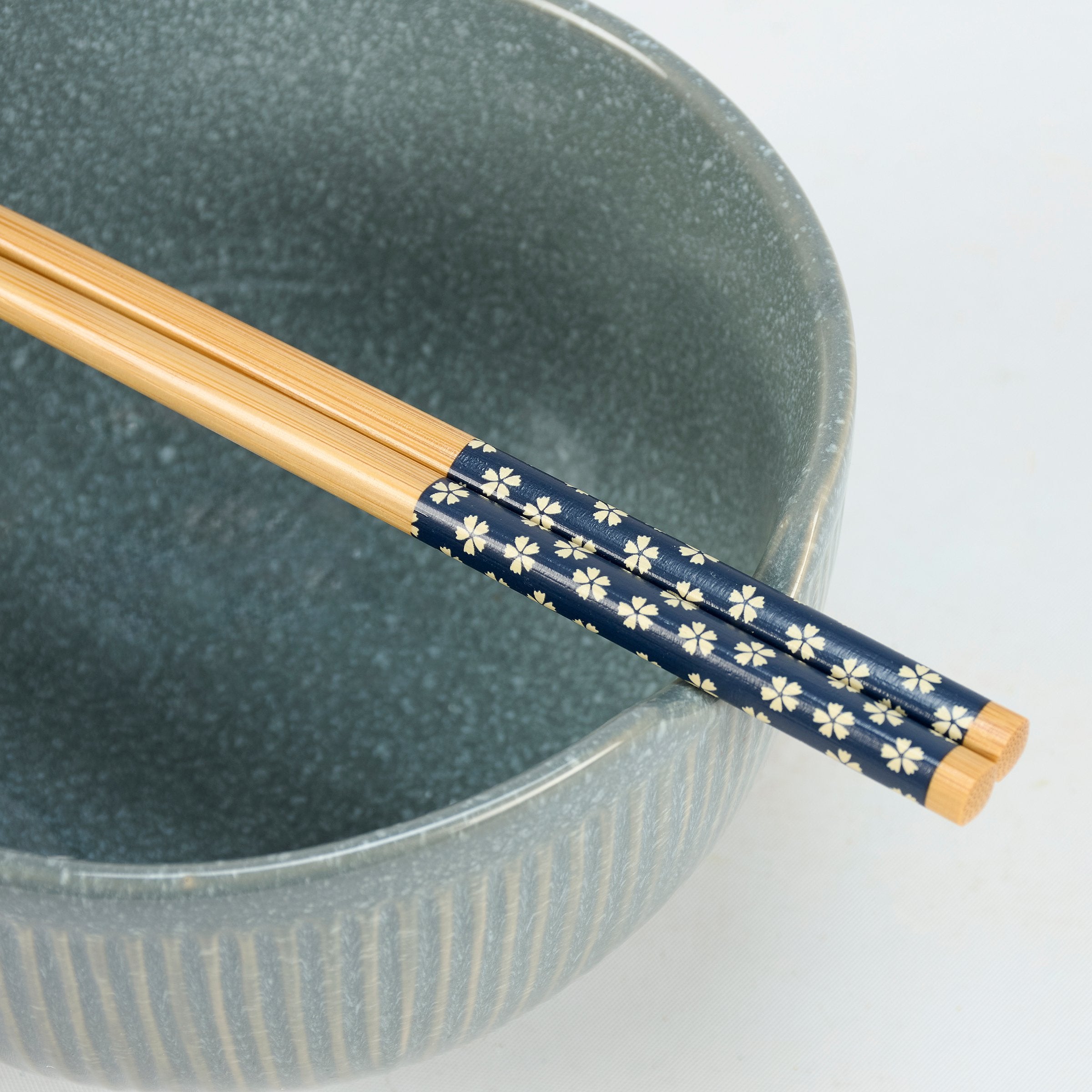 Elegant Ribbed Indigo Blue Stoneware Ramen Noodle Bowl Set with Bamboo Chopsticks