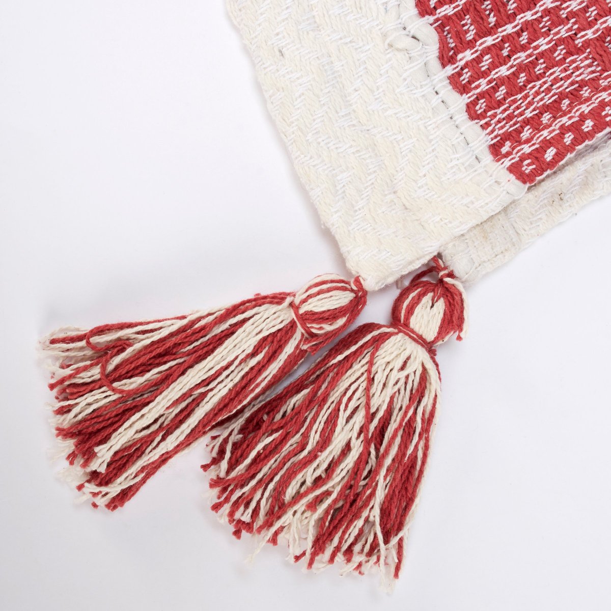 Cozy Red Green Stripe Cotton Holiday Throw Blanket with Tassels for Festive Decor