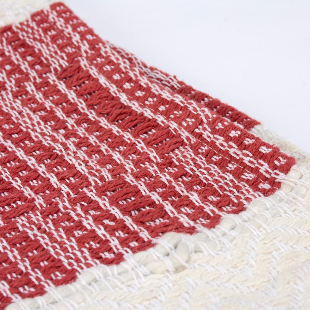 Cozy Red Green Stripe Cotton Holiday Throw Blanket with Tassels for Festive Decor