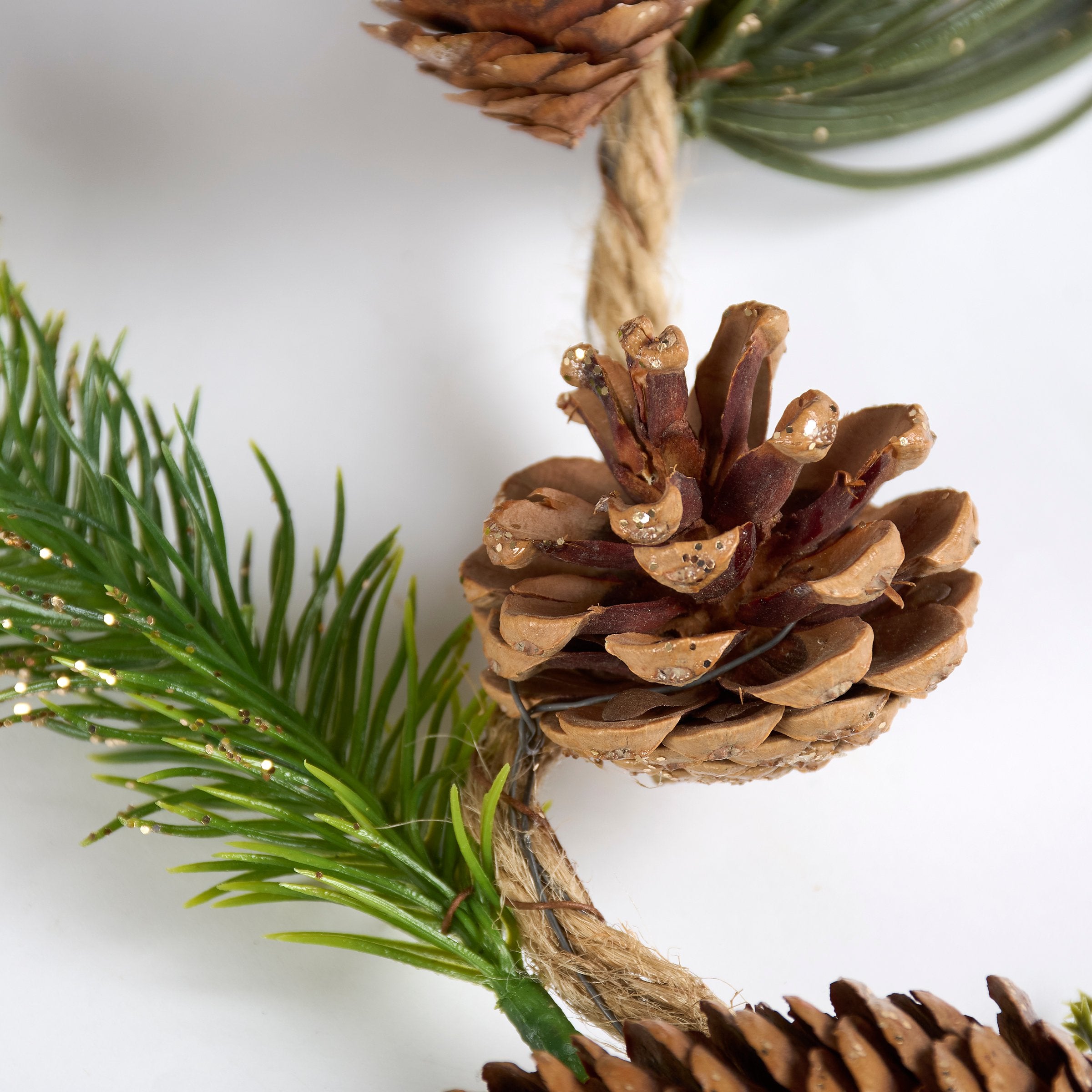 Festive Pinecone & Glitter Christmas Garland - 26-Inch Winter Holiday Decor Accent