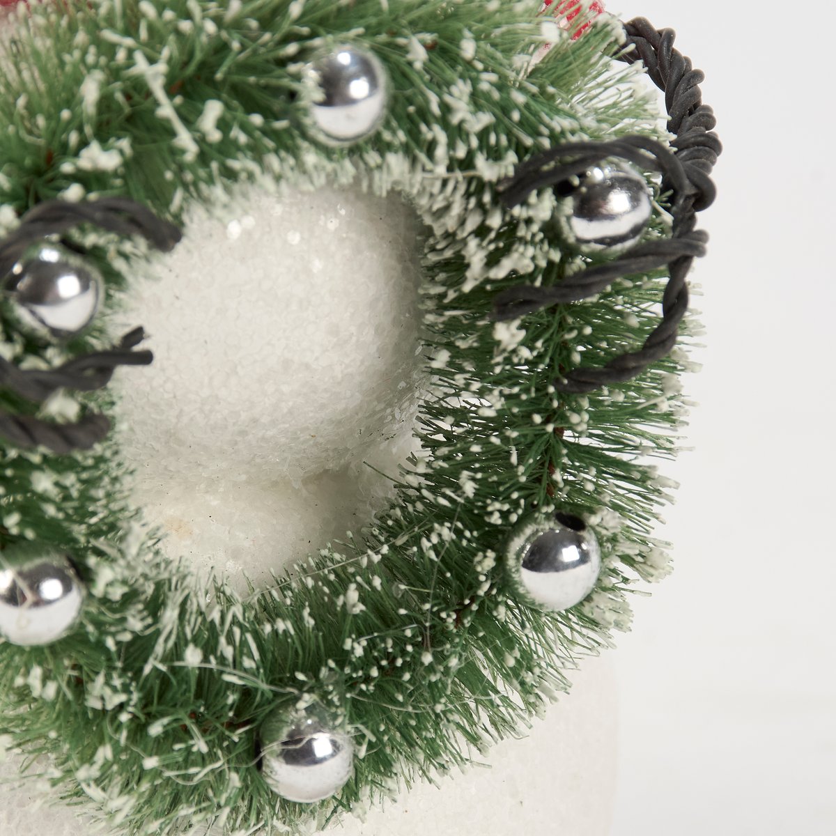 Charming Retro Snowman Figurine with Wreath - Hand-Painted Holiday Decor