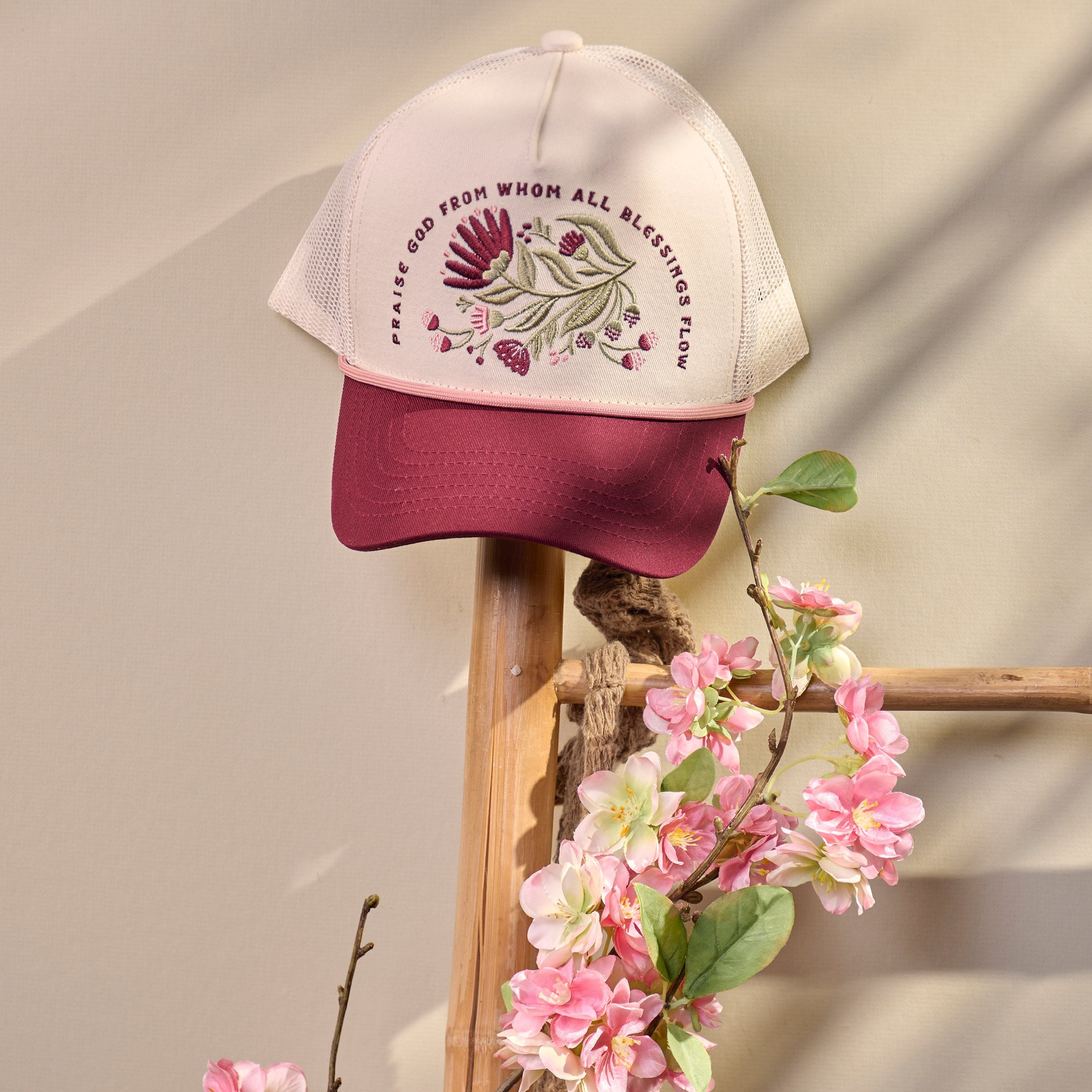 Faith-Inspired Floral Trucker Hat: Embroidered 'Praise God' Design, Adjustable Fit