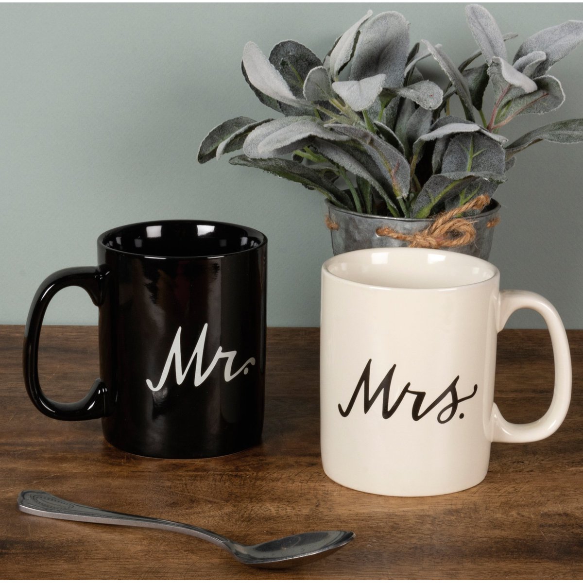 Elegant Mr. & Mrs. Stoneware Mug Set - 20oz, Microwave, Oven, Dishwasher Safe