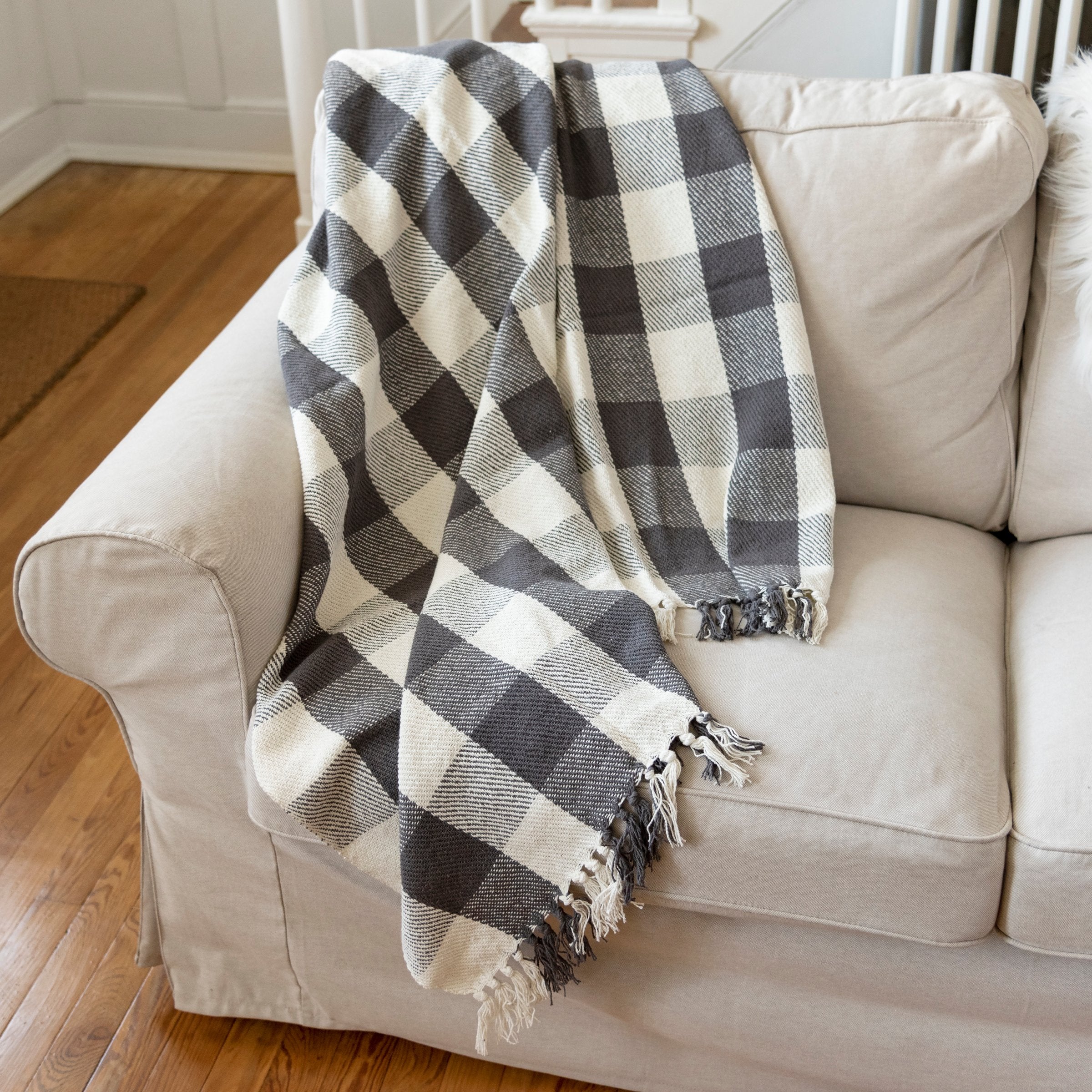 Cozy Farmhouse Buffalo Check Throw Blanket with Fringed Accents, Soft Cotton