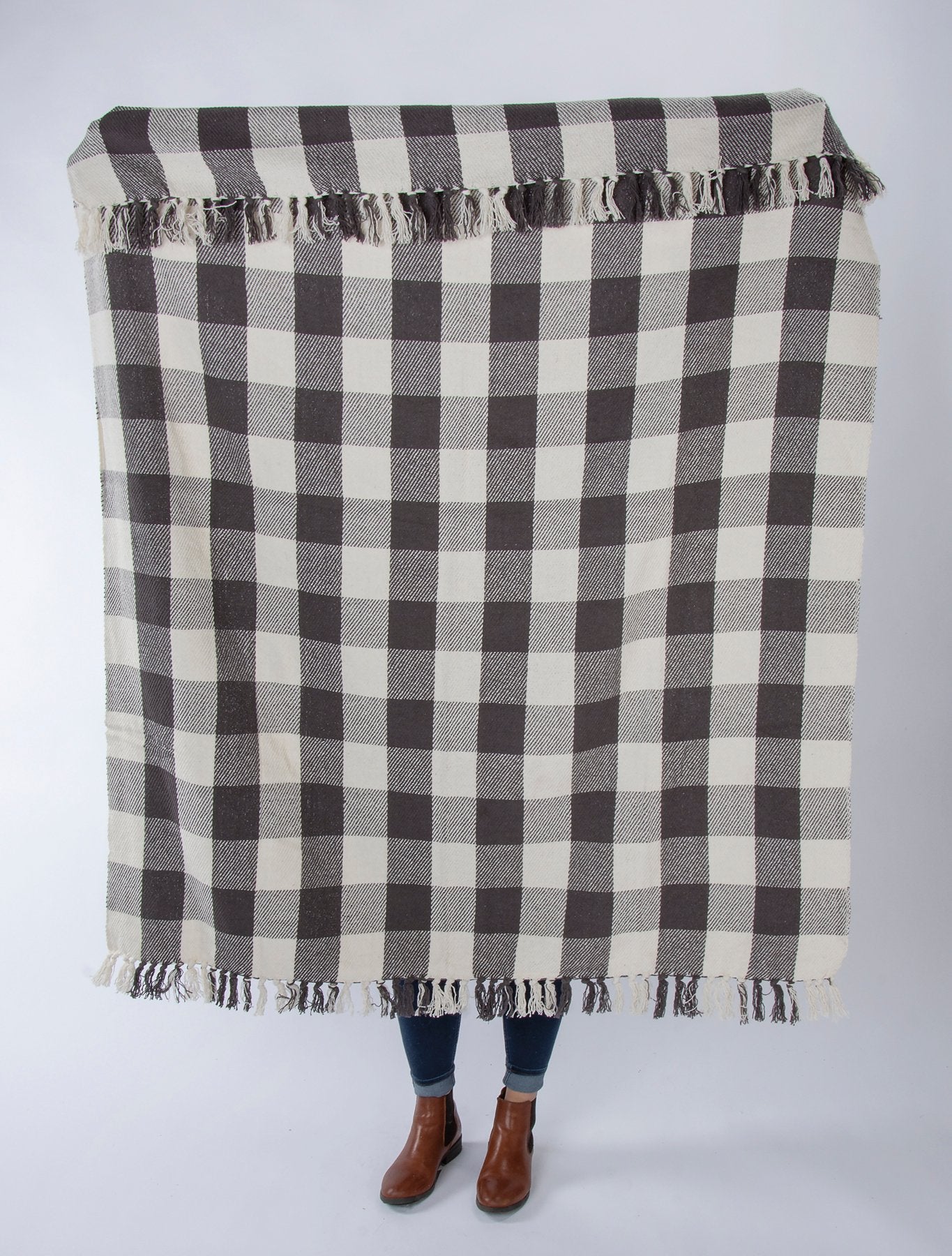 Cozy Farmhouse Buffalo Check Throw Blanket with Fringed Accents, Soft Cotton