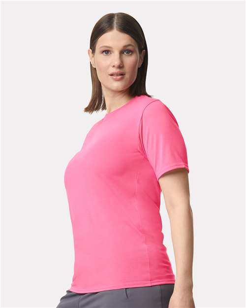 Gildan Unisex Performance® T-Shirt 42000 - Safety Pink